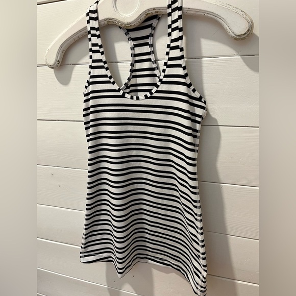 🤍LULULEMON Black & White Striped Racerback Tank – Estimated Size 4 - Picture 6 of 8